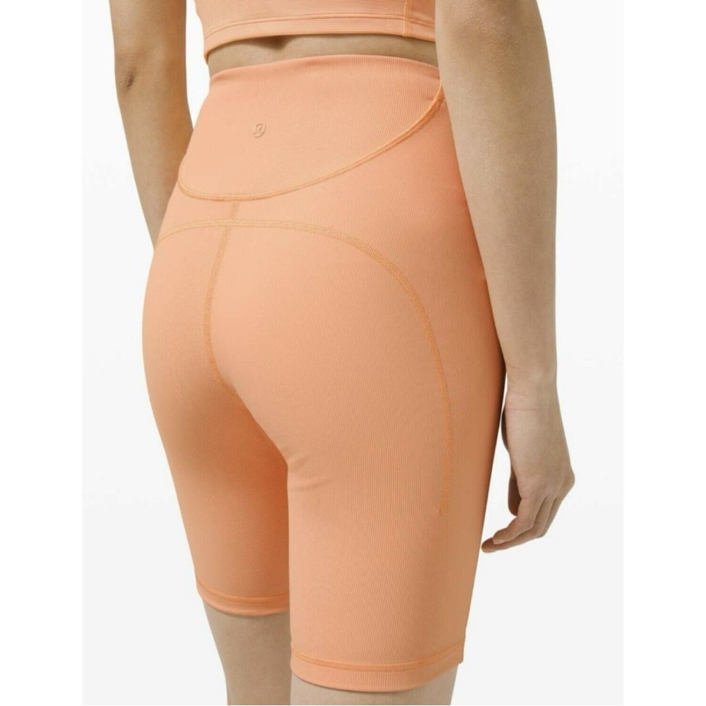 EUC Lululemon Women’s 2021 Ribbed Contoured High Rise Short 8” Size 6 Peach
